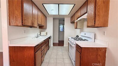 307 S Mc Pherrin Ave, Unit B in Monterey Park, CA - Foto de edificio - Building Photo