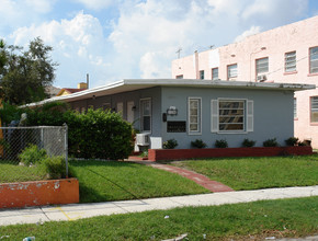 1440 SW 4th St in Miami, FL - Foto de edificio - Building Photo