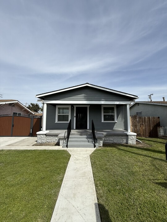 4031 Acacia St in Bell, CA - Building Photo