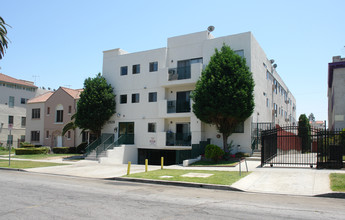 2924 Leeward Ave in Los Angeles, CA - Building Photo - Building Photo