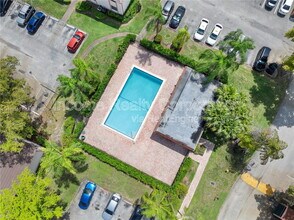 842 NE 209th St in Miami, FL - Building Photo - Building Photo