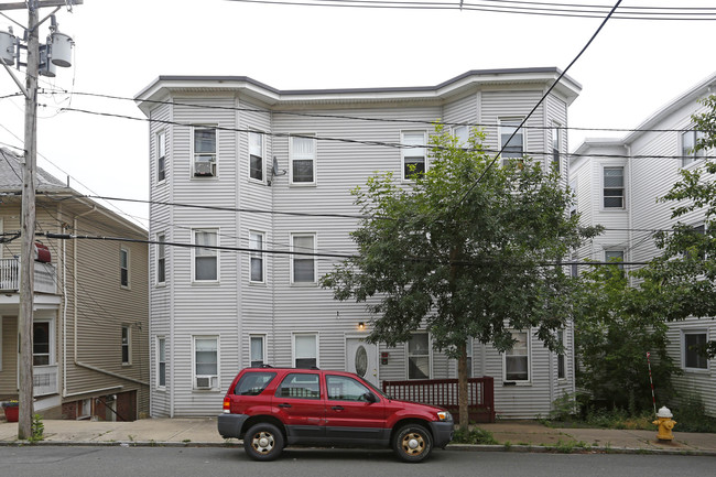 73 Campbell Ave in Revere, MA - Foto de edificio - Building Photo