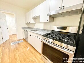 523 E 3rd St, Unit 1 in Boston, MA - Building Photo - Building Photo