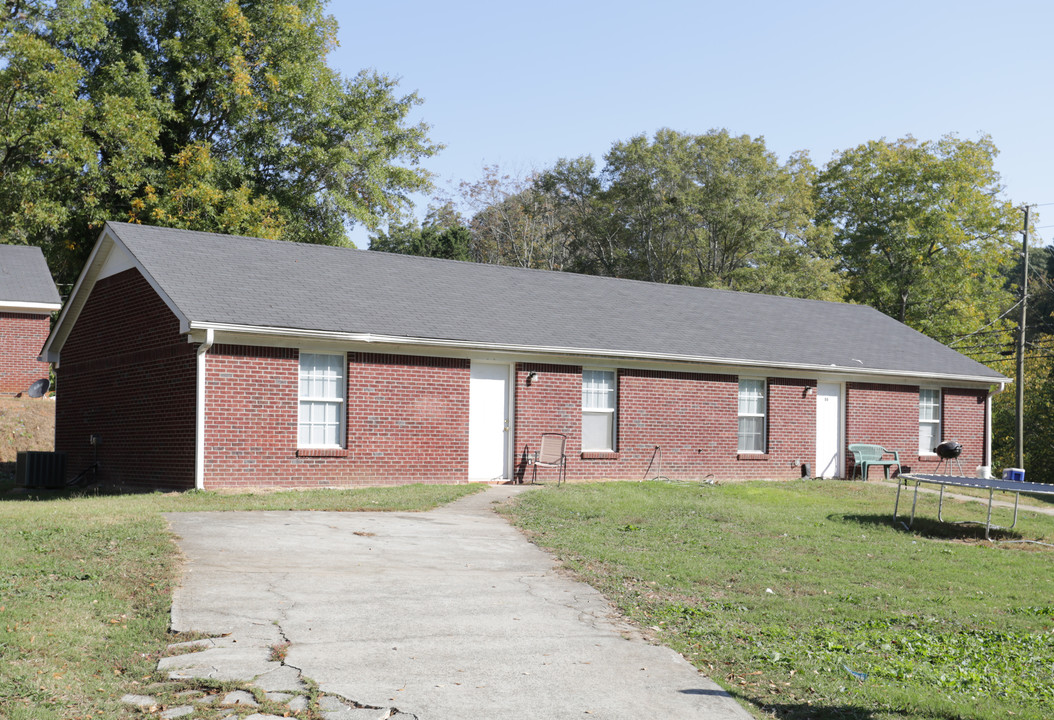 84 Savannah St in Newnan, GA - Foto de edificio