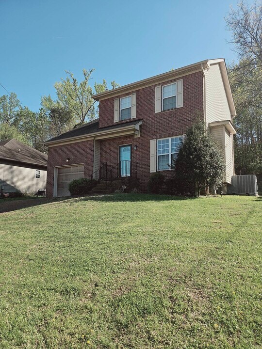 419 Brownstone St in Mount Juliet, TN - Building Photo