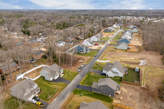 Roberts Forest at Hidden Valley in Chester, VA - Building Photo - Building Photo