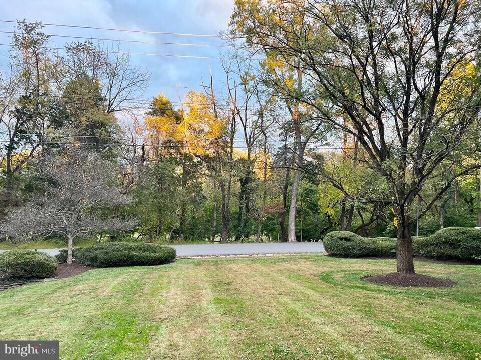 1312 Kurtz Rd in McLean, VA - Building Photo