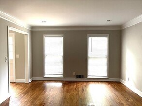5045 Spalding Dr in Atlanta, GA - Building Photo - Building Photo
