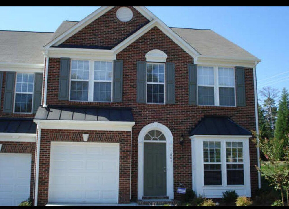 1801 Robinwood Village Dr in Gastonia, NC - Building Photo