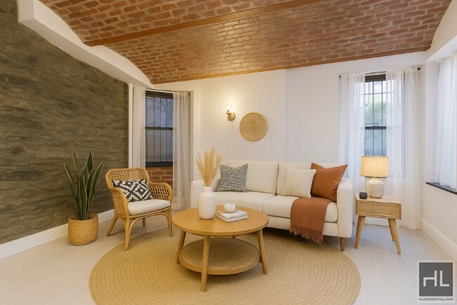 East 18th Street, Unit C4 in New York, NY - Building Photo - Building Photo