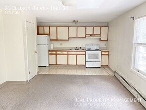 21 Ellison Dr in Barrington, NH - Building Photo - Building Photo