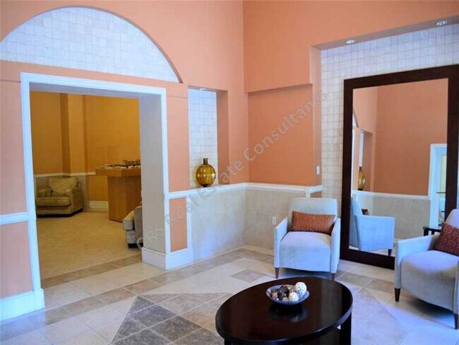 50 Menores Ave, Unit 425 in Coral Gables, FL - Foto de edificio - Building Photo