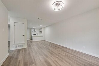 1000 S Mary St in Arlington, TX - Building Photo - Building Photo