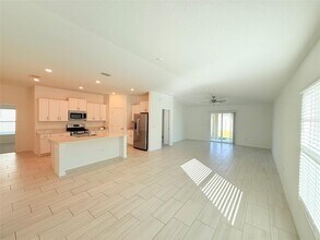 35089 Brackett Bnd in Zephyrhills, FL - Building Photo - Building Photo