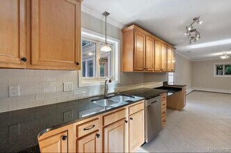 6068 Glyndebourne Dr in Troy, MI - Building Photo - Building Photo