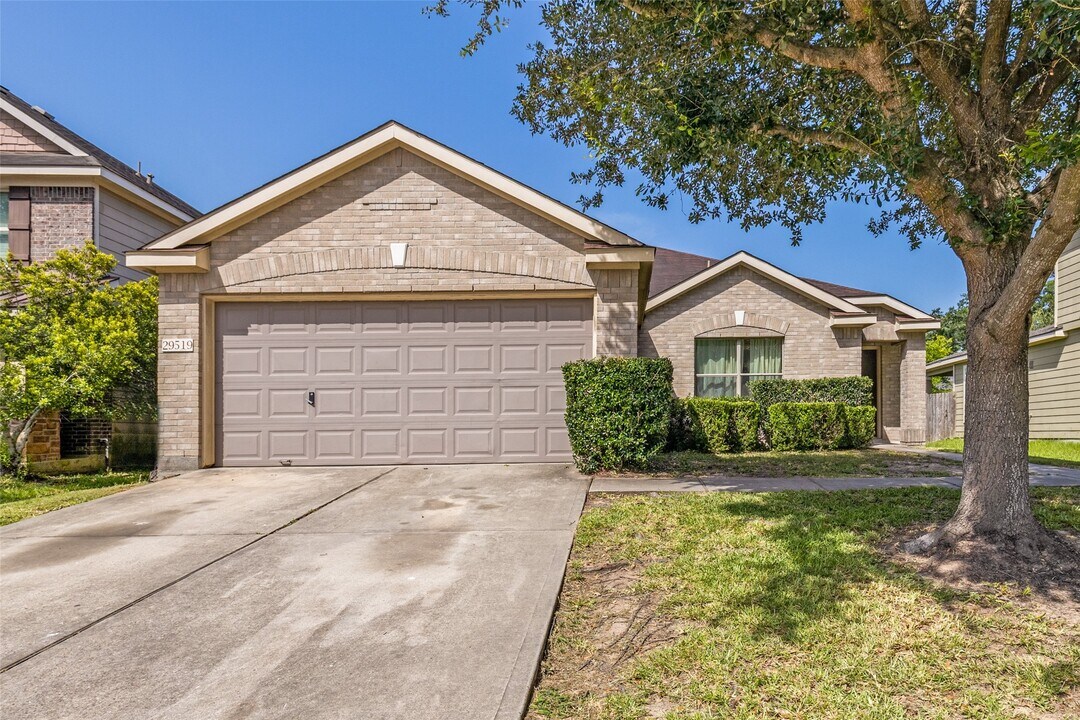 29519 Legends Bluff Dr in Spring, TX - Building Photo