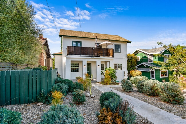 1429 Edgecliffe Dr, Unit 1429.5 in Los Angeles, CA - Building Photo - Building Photo