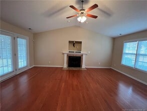 5645 Prestonfield Ln in Hope Mills, NC - Building Photo - Building Photo