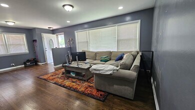25 N Mount Prospect Rd in Des Plaines, IL - Building Photo - Building Photo