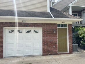 8221 N Annsbury Cir in Shelby Township, MI - Building Photo - Building Photo