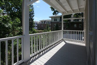 508 Heath St, Unit 1 in Brookline, MA - Foto de edificio - Building Photo