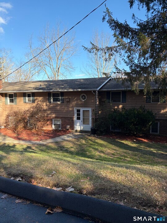 270 S Windham Rd in Windham, CT - Building Photo