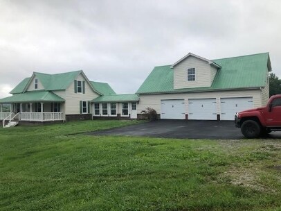 886 Old Harriman Hwy in Oliver Springs, TN - Building Photo