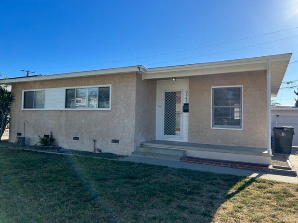 3045 Ocana Ave in Long Beach, CA - Building Photo