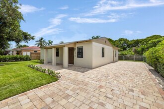 3015 Robert Rd in West Palm Beach, FL - Building Photo - Building Photo