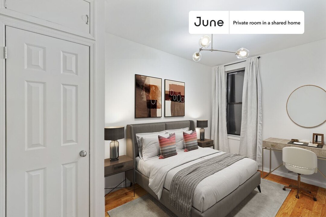 Private bedroom in 4 bed/1 bath Home in New York, NY - Building Photo