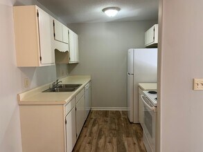 5655 Hornaday Rd in Greensboro, NC - Building Photo - Building Photo