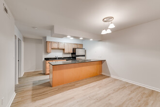 Kendall Off Main in Kalamazoo, MI - Building Photo - Interior Photo