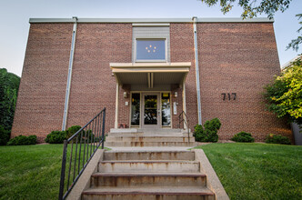 Sela Campus University Apartments in Minneapolis, MN - Foto de edificio - Building Photo