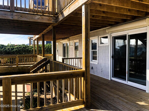 8702 Ocean View Dr in Emerald Isle, NC - Building Photo - Building Photo