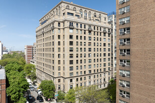 The Barry in Chicago, IL - Building Photo