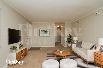 16784 Bulger Ave, Unit 130-113 in Hazel Crest, IL - Foto de edificio - Building Photo