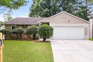 2021 Corners Cir in Lithonia, GA - Building Photo