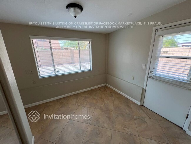 8833 W Vogel Ave in Peoria, AZ - Foto de edificio - Building Photo