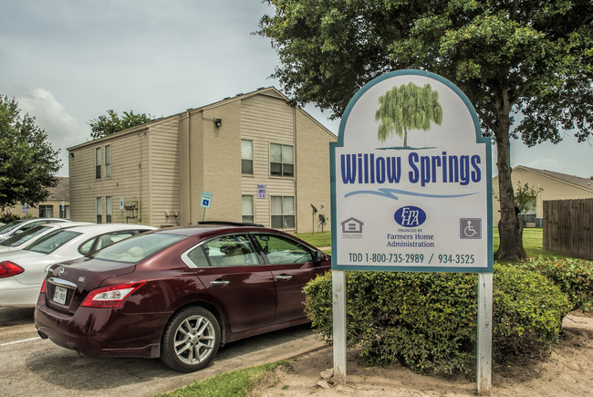 Willow Springs Apartments in Brookshire, TX - Building Photo - Building Photo