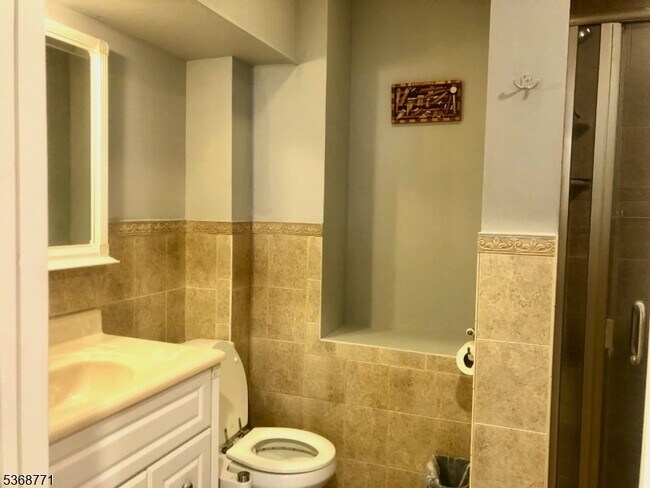 2 Windy Bush Ln in Sparta, NJ - Building Photo - Building Photo