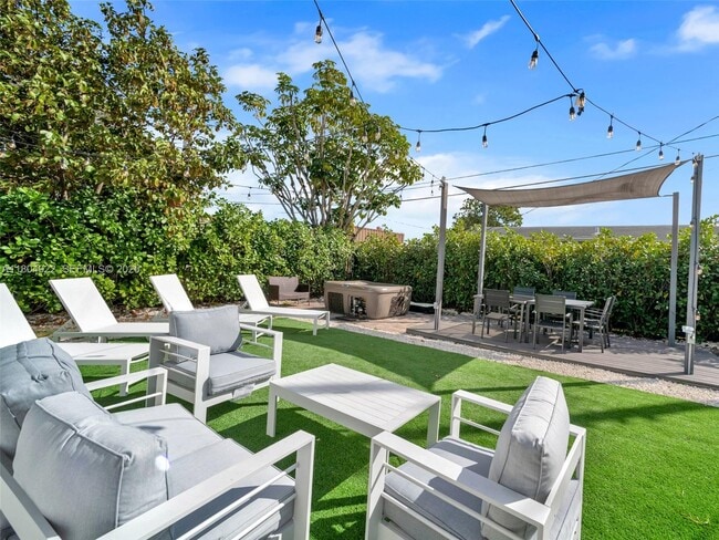 property at 421 W Pembroke Rd