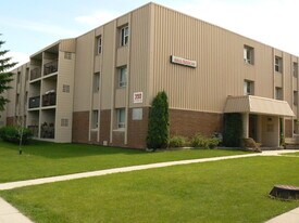 390 Partridge Avenue in Winnipeg, MB - Building Photo