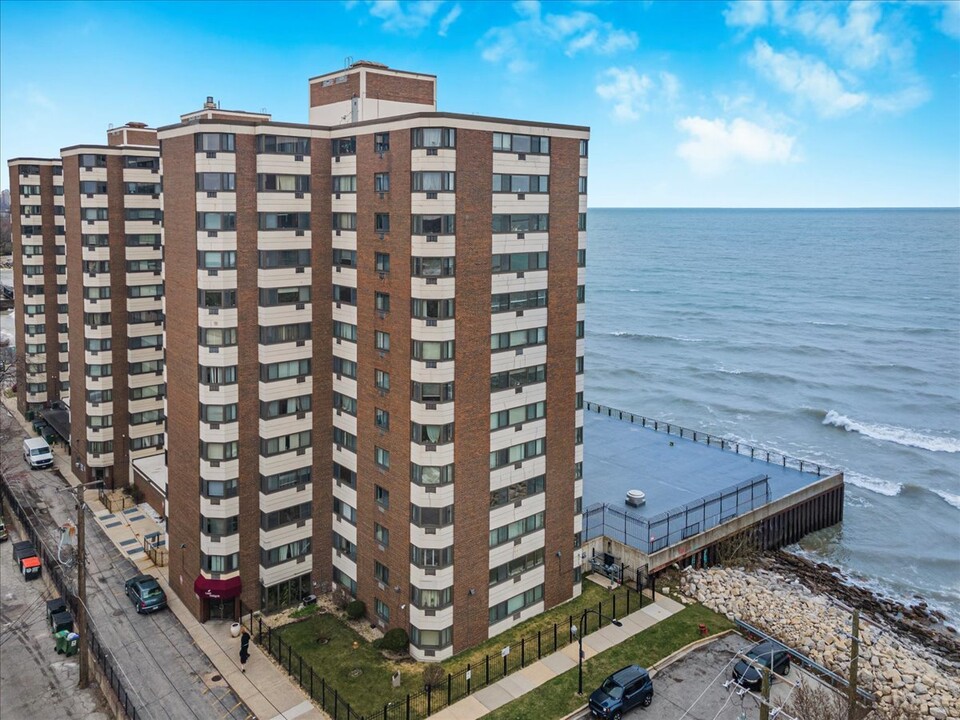 7337 S South Shore Dr in Chicago, IL - Foto de edificio