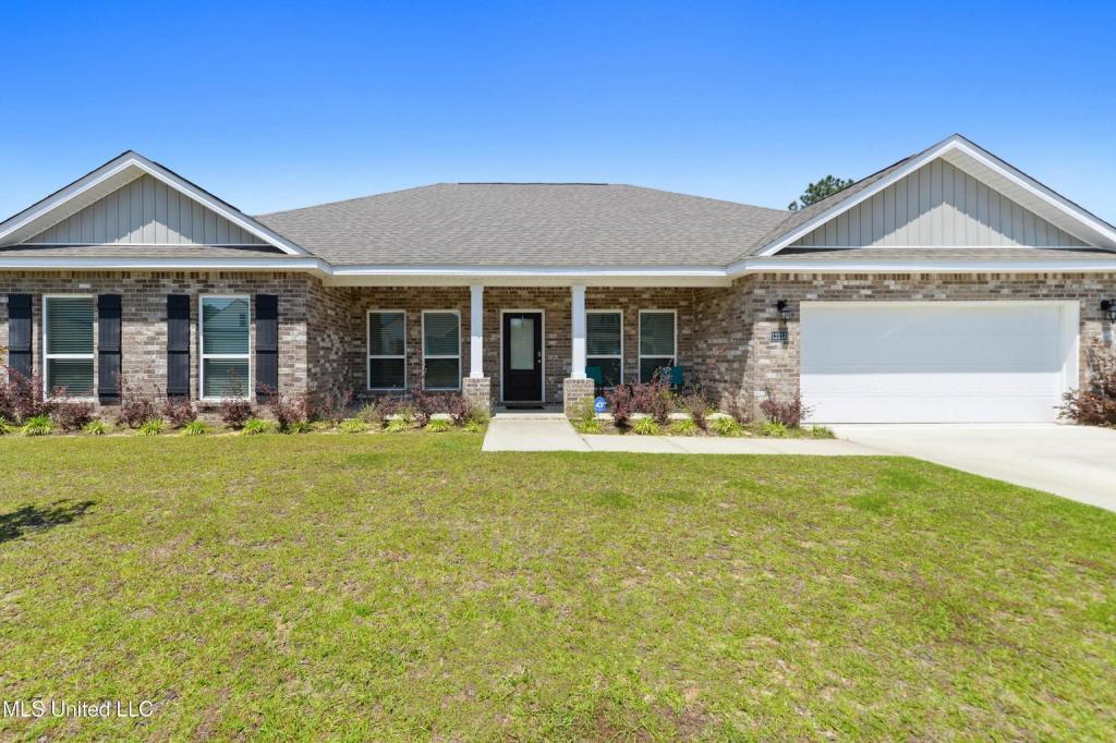 12213 Savannah Cir in Ocean Springs, MS - Building Photo