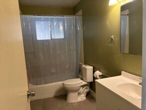 842 W Alamos Ave in Clovis, CA - Building Photo - Building Photo