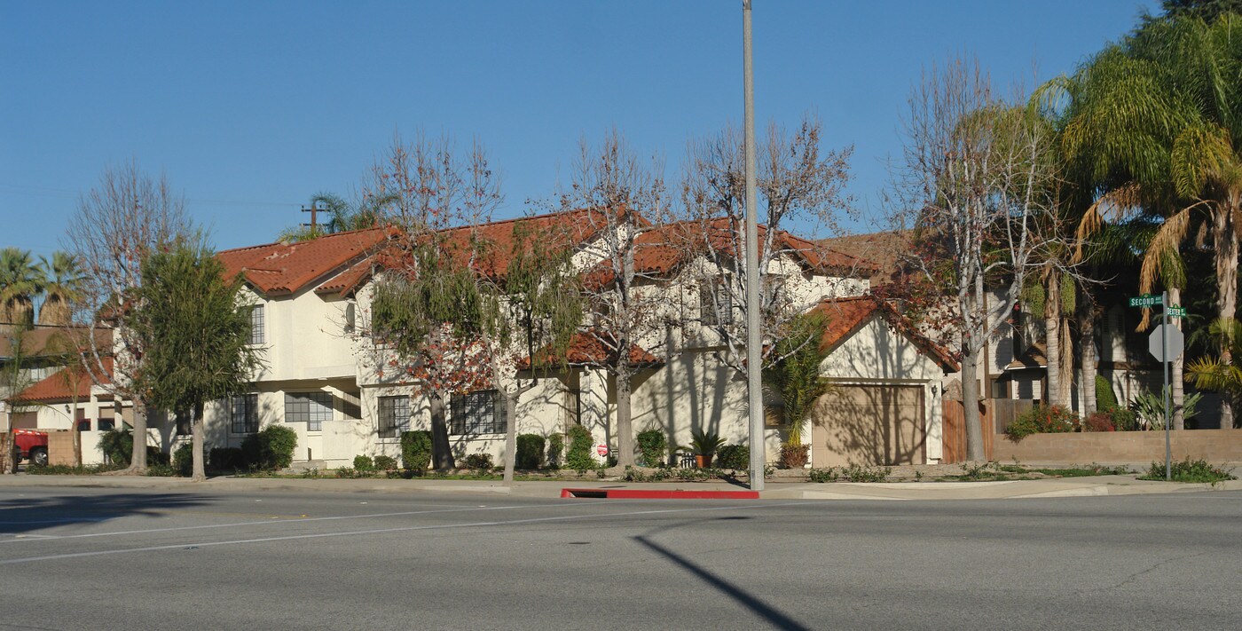 213 E Dexter St in Covina, CA - Foto de edificio