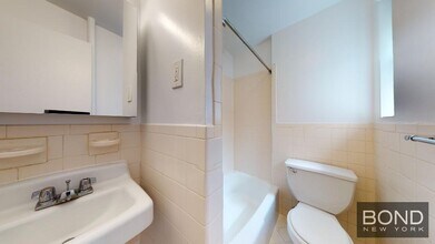 30 Charlton St in New York, NY - Building Photo - Building Photo