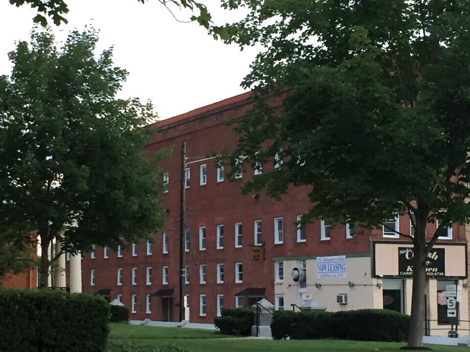 38 N Park Row in Erie, PA - Foto de edificio