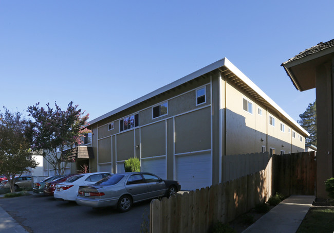 3745 Miramar Way in Santa Clara, CA - Foto de edificio - Building Photo