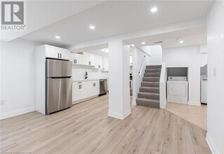 102 Gladstone Ave in Hamilton, ON - Building Photo - Building Photo